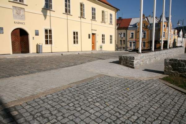Dlažba pro náměstí v Kynšperku nad Ohří