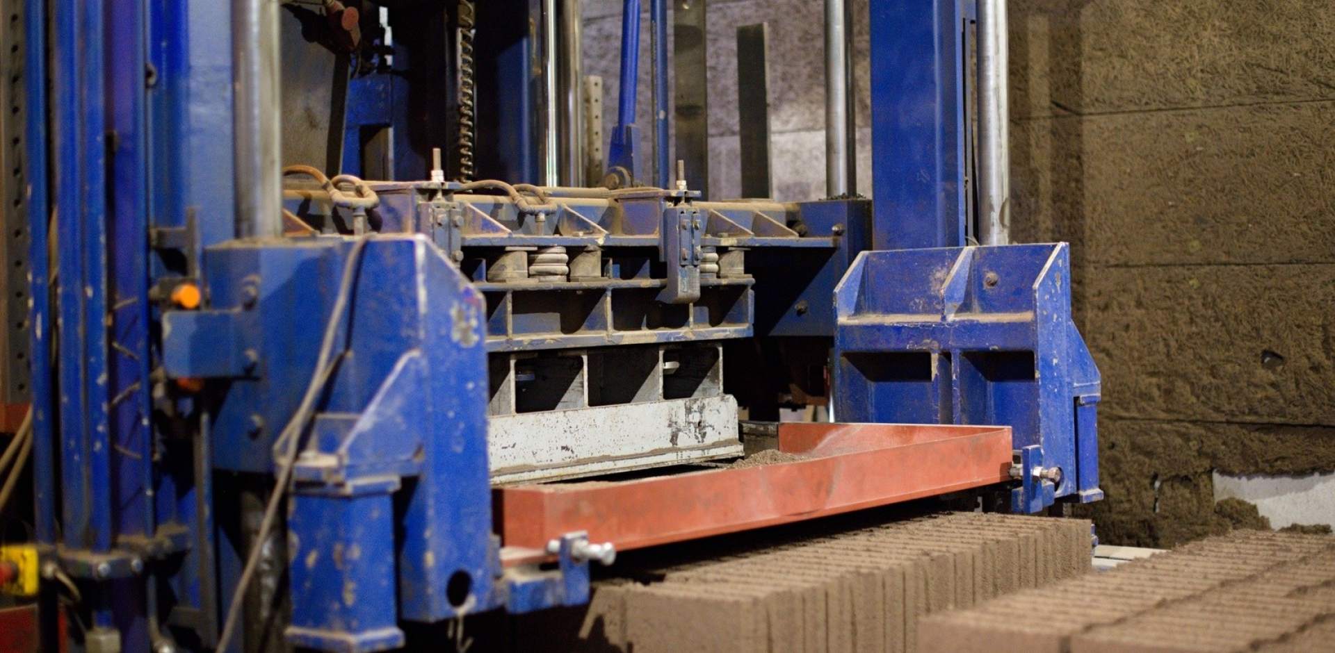 Výroba betonové dlažby v Lias Vintířov