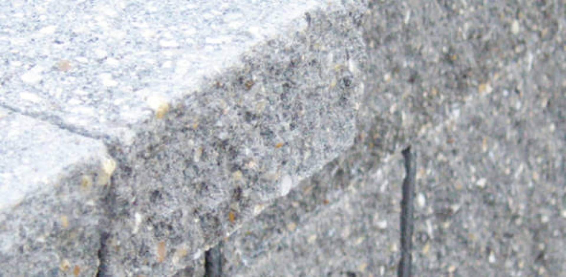 Využijte pro stavbu plotů štípané zdivo