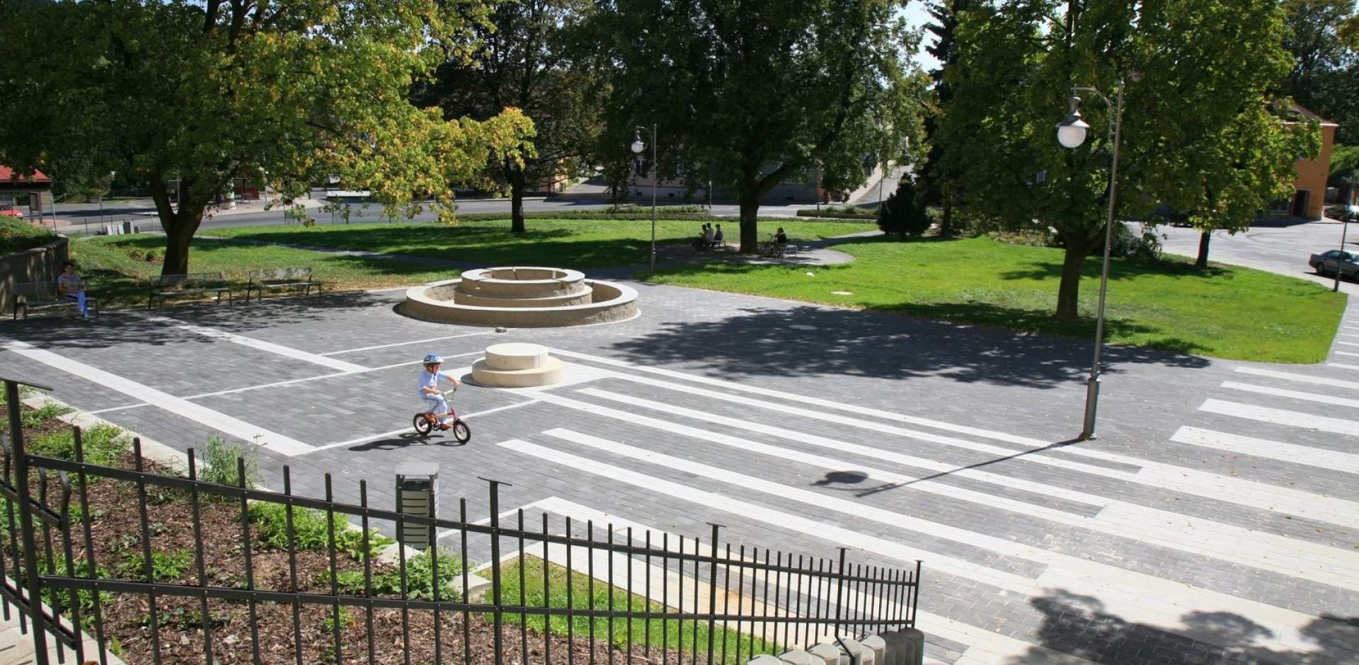 Betonová dlažba pro park v Kynšperku nad Ohří