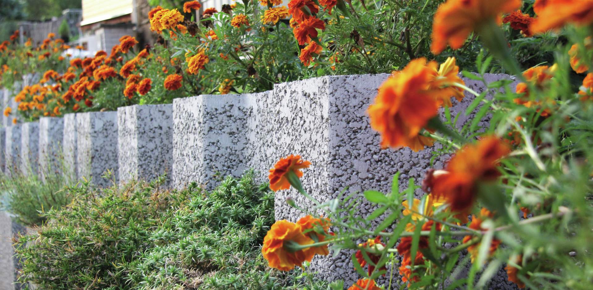 Okrasné, opěrné i protihlukové stěny ze svahovek Patio